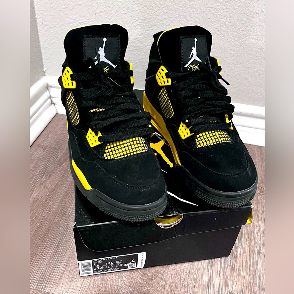 Jordan 4 thunder gently used size 10